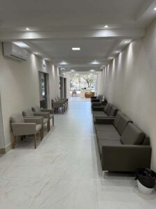 Corredor e sala de espera - Agência Funerária Maestro Cardim - Consolare