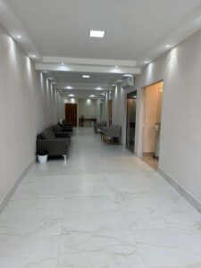 Corredor e sala de espera 2 - Agência Funerária Maestro Cardim - Consolare